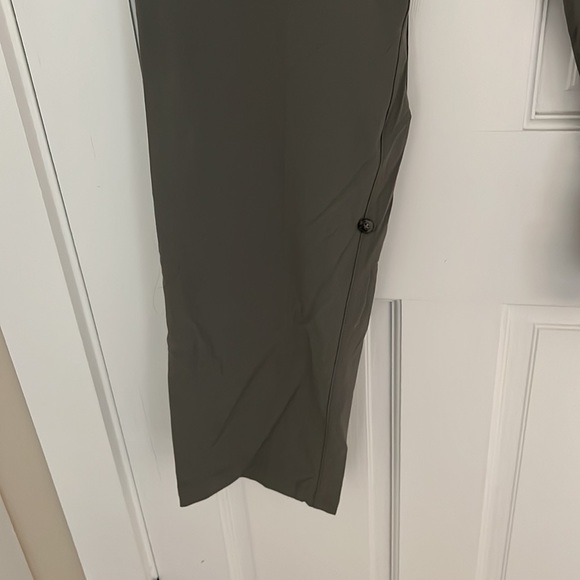 EMS hiking pants, rolls up to be cropped - Picture 2 of 9